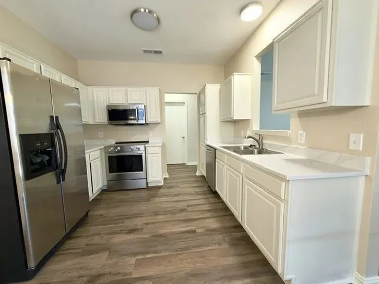 4425 Park Creek Ct — Photo 5