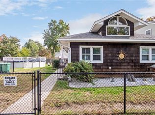 84 Waverly St, Warwick, RI 02889