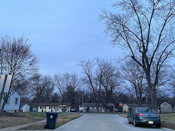 3rd image of 45 Mercury Dr
