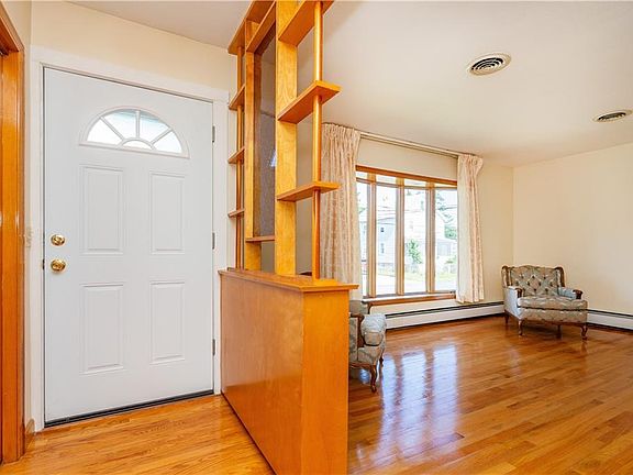 5th image of 26 Woodland Ave