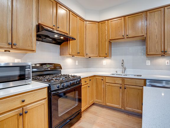 5th image of 2518 Isham Randolph Dr