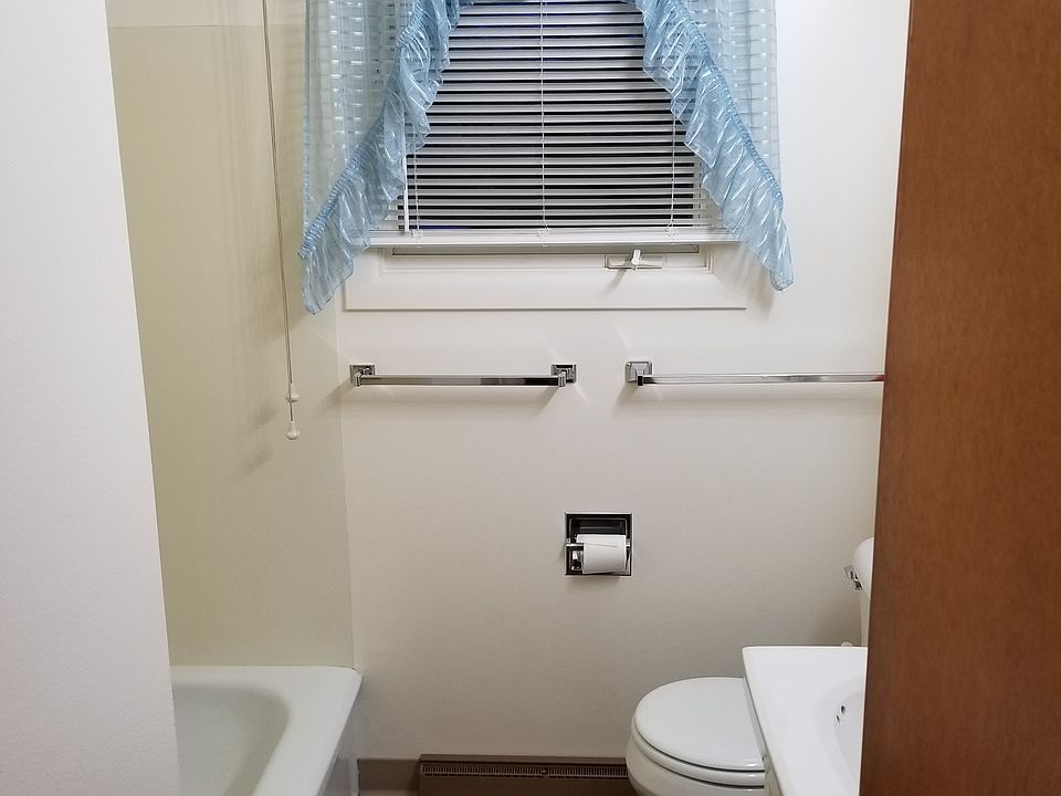 1st image of 406 N 15th St E