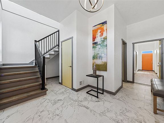 4th image of 1029 Hoffman Rd S