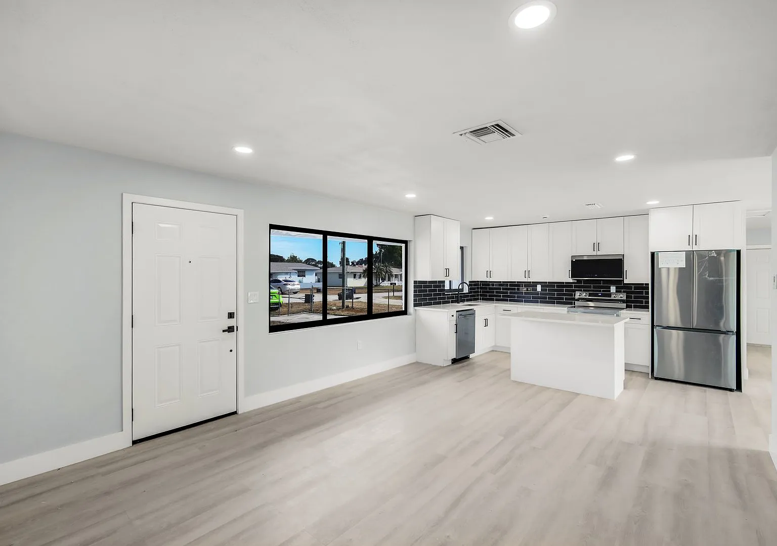 3 bed, 1246 sqft, $2,100 — Photo 2