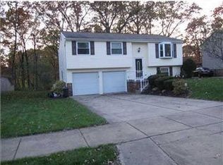 108 Lochinver Dr, Coraopolis, PA
