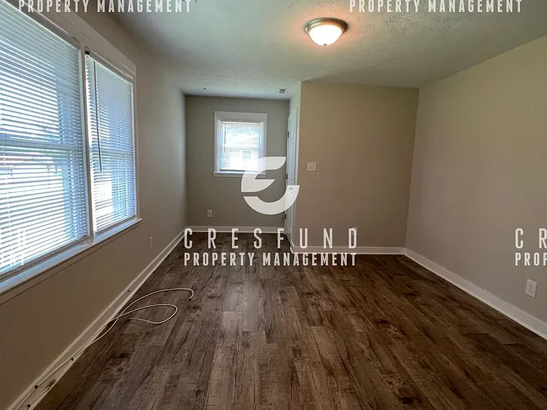 2nd Floor Spacious & Updated 1 Bed, 1 Bath Apartment — Photo 19