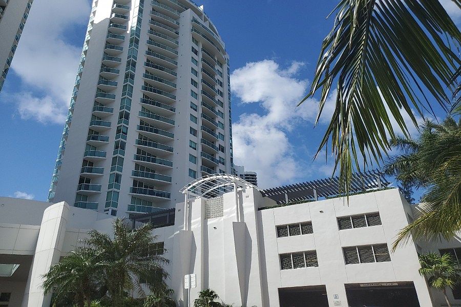 1st image of 19400 Turnberry Way APT 1121