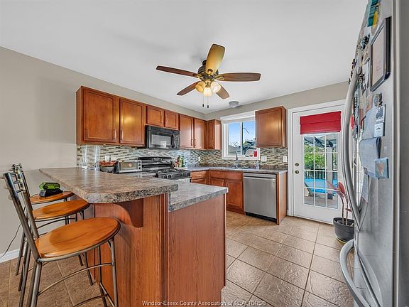 5th image of 2115 Everts Ave