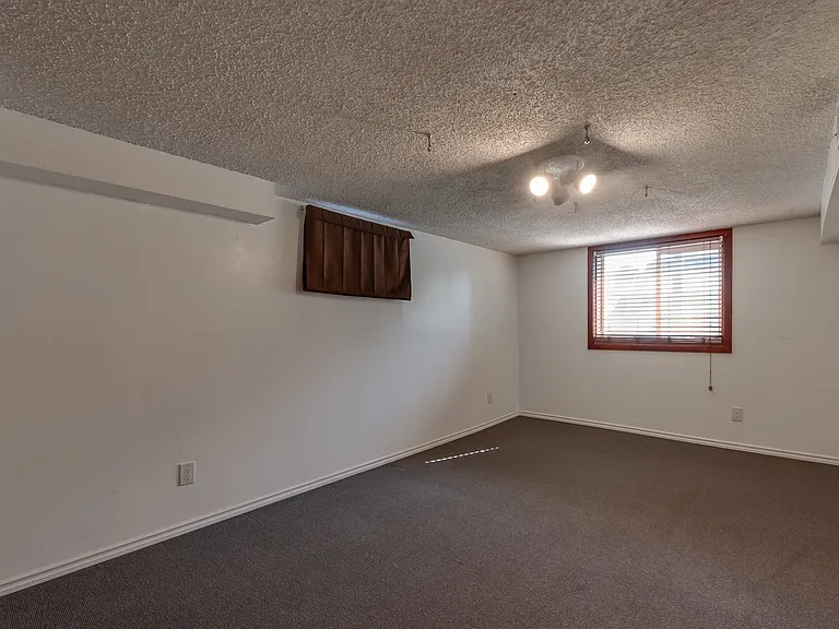 1504 W Kiernan Ave — Photo 21