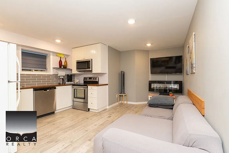 North Vancouver Apartment for rent - 2 Bedrooms — photo 9