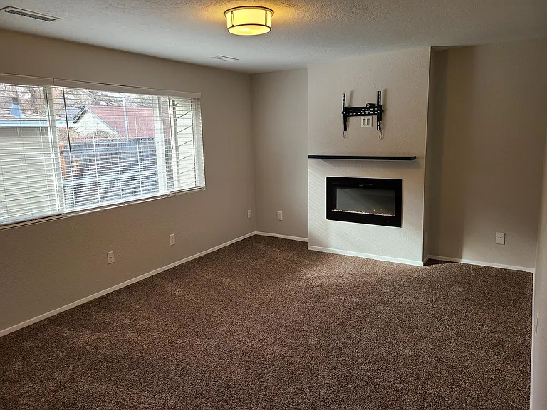 806 W Brumback St — Photo 2