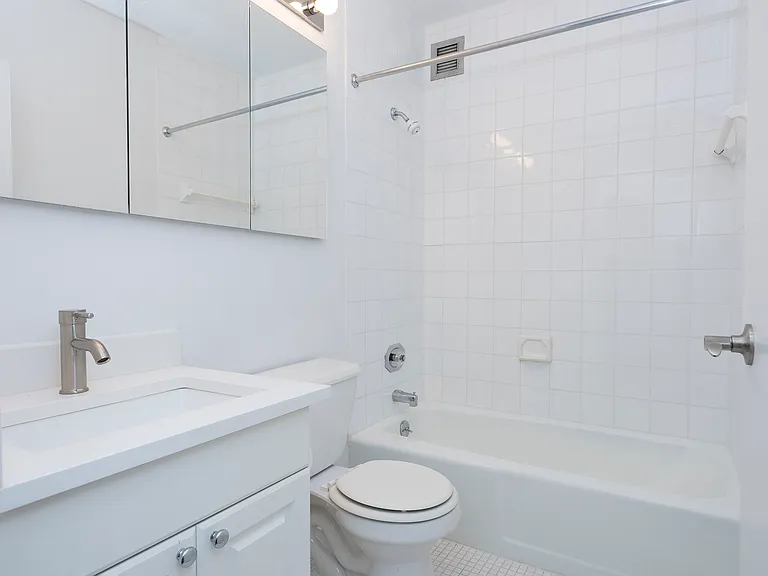 230 W 55th St #6G — Photo 5