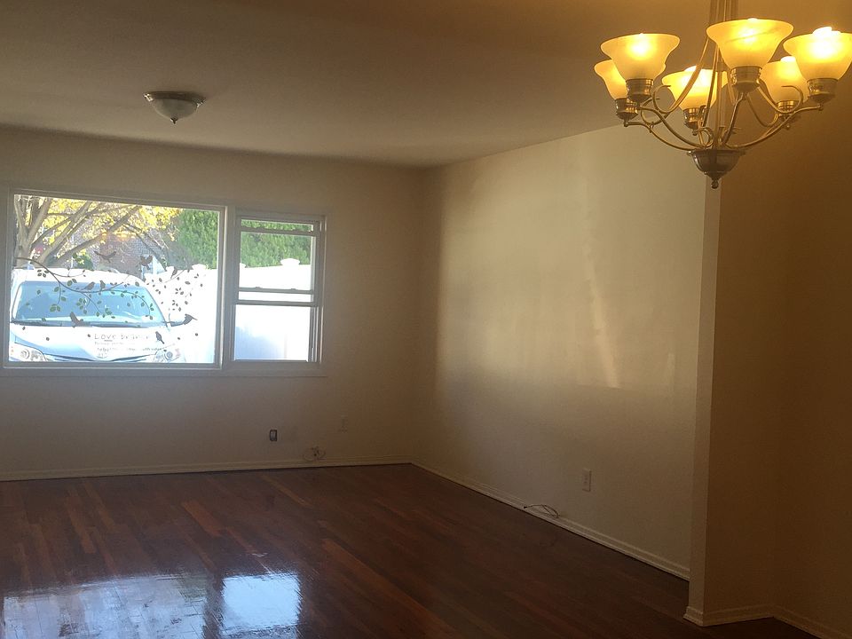 2nd image of 2022 Parsons Blvd
