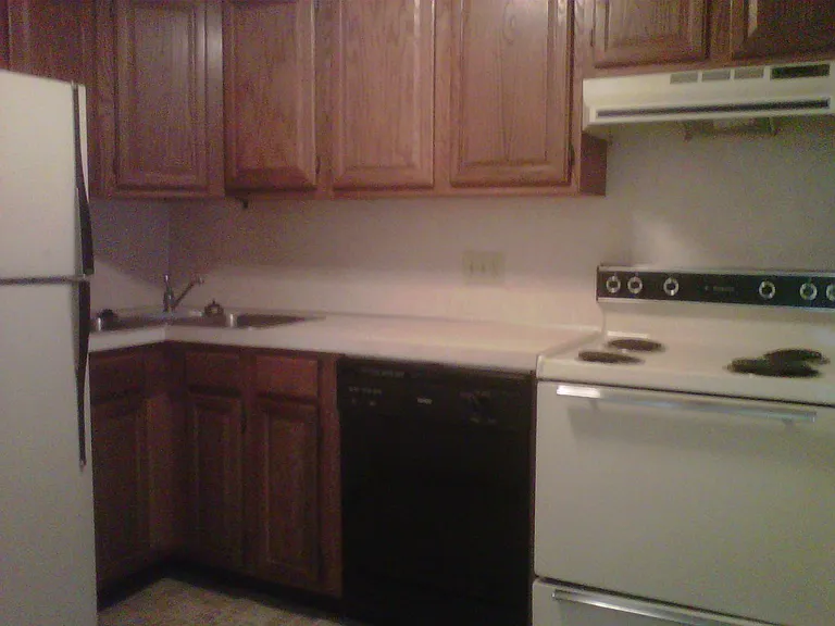 364 N Broad St #8 — Photo 3
