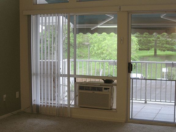 Living Area with Lanai