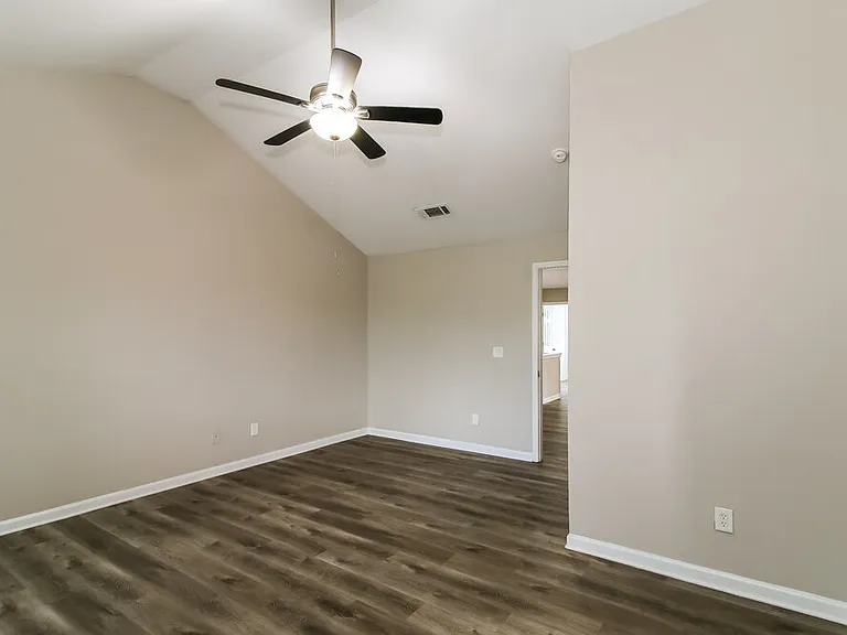 2436 Cornell Cir — Photo 11