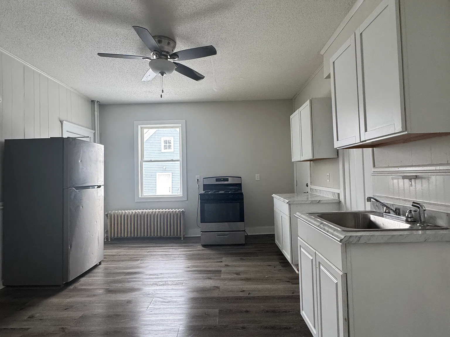 896 Case Ave — Photo 1