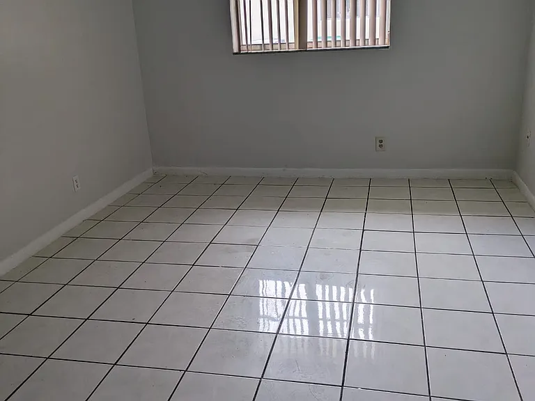 4000 NW 78th Ave #1 — Photo 2