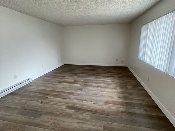 5th image of 1650 Newport Ave APT 14