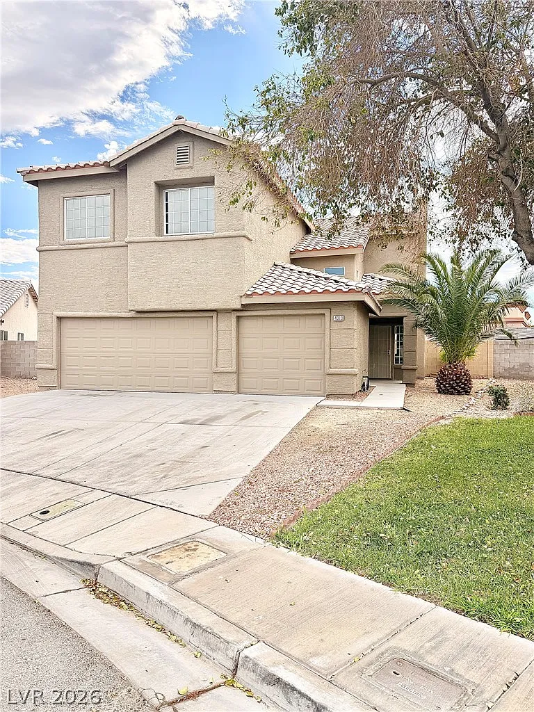 4 bed, 2.5 bath, 2089 sqft, $1,999 — Photo 2