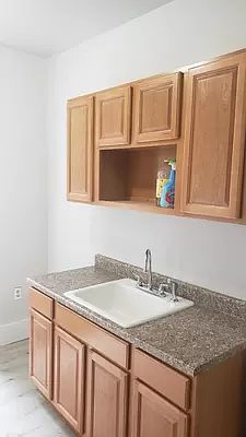 5th image of 931 51st St APT 2R