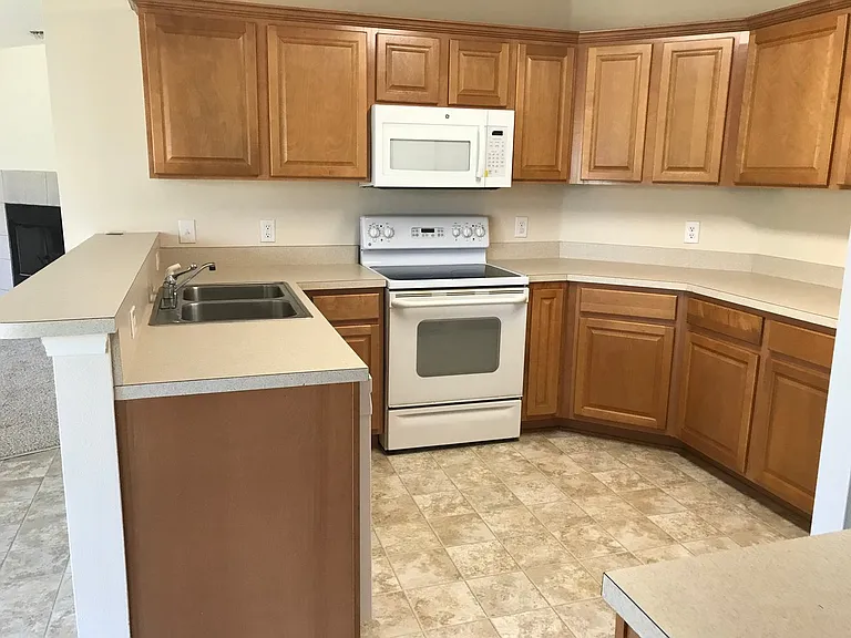 2642 Hidden Creek Dr — Photo 12