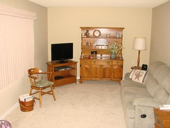 2nd image of 730 W Glenoak Dr