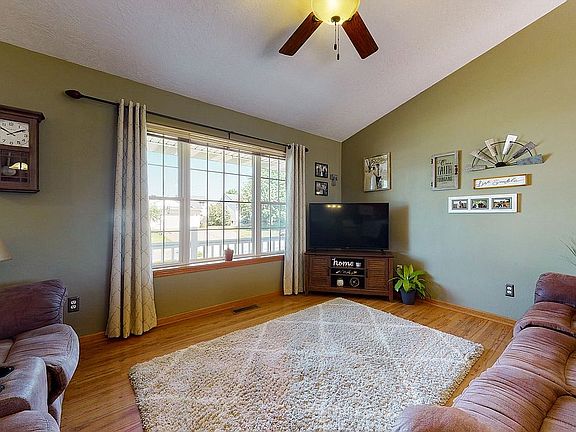 2nd image of 410 Richland Ave