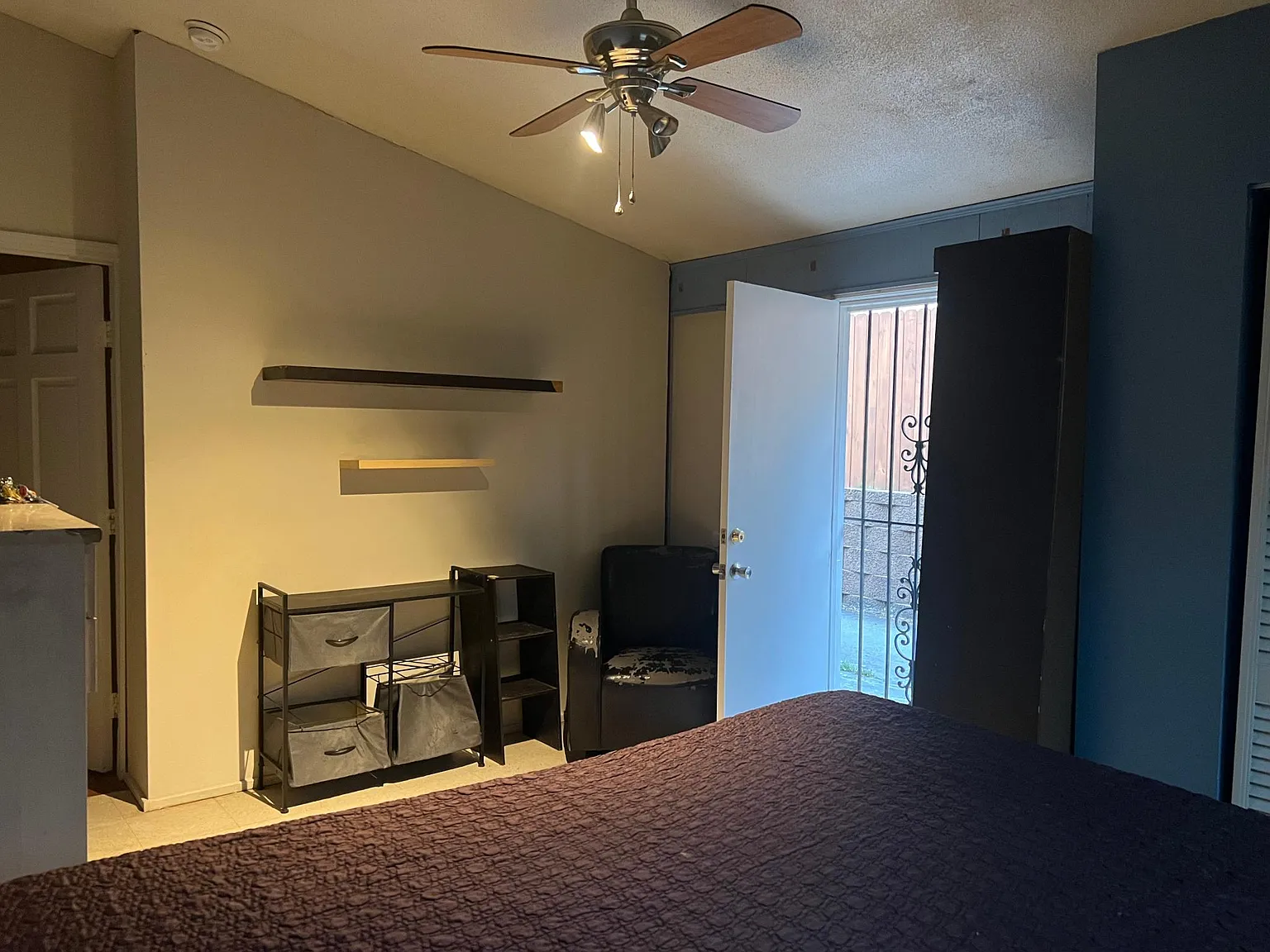 522 Cecil St — Photo 2