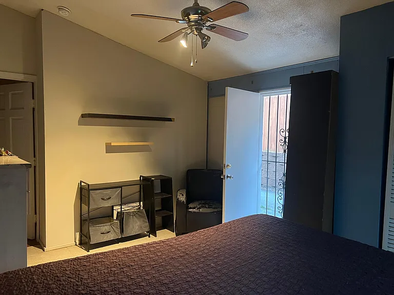 522 Cecil St — Photo 2