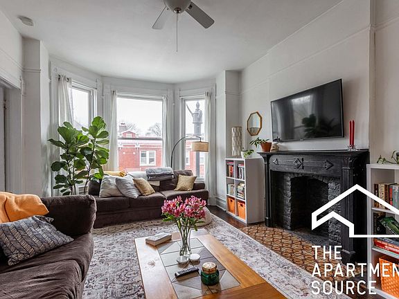 3rd image of 2465 N Lincoln Ave #3
