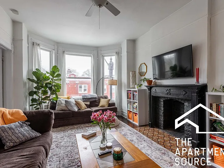 2465 N Lincoln Ave #3 — Photo 3