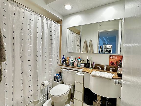 5th image of 209 E 34th St #1603