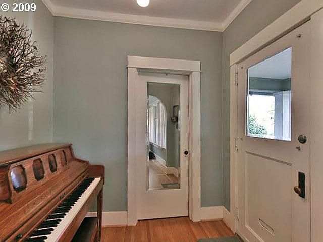 Spacious entry