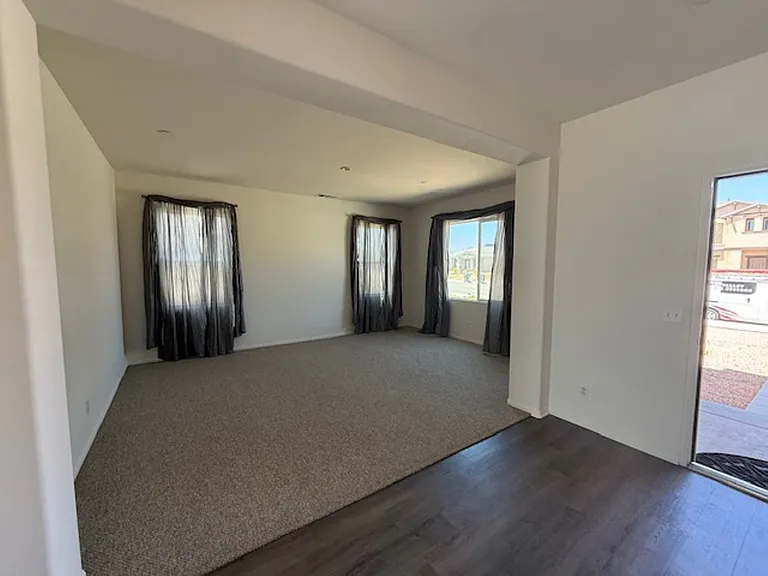 2917 La Calle Audaz Ave — Photo 2