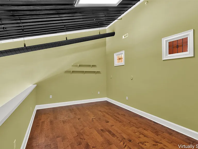 250 W Washington St #4 — Photo 15