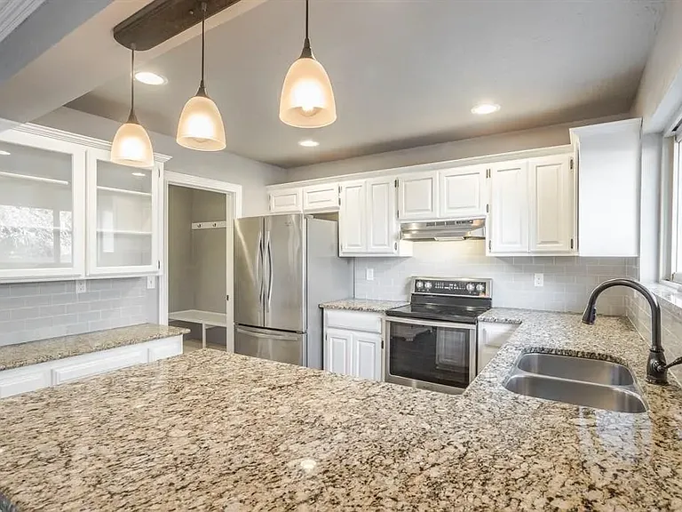 14016 Apache Dr — Photo 8