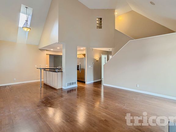 3rd image of 5 Oak Shore Dr