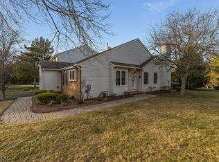 5 Choctaw Ridge Rd, Branchburg, NJ 08876