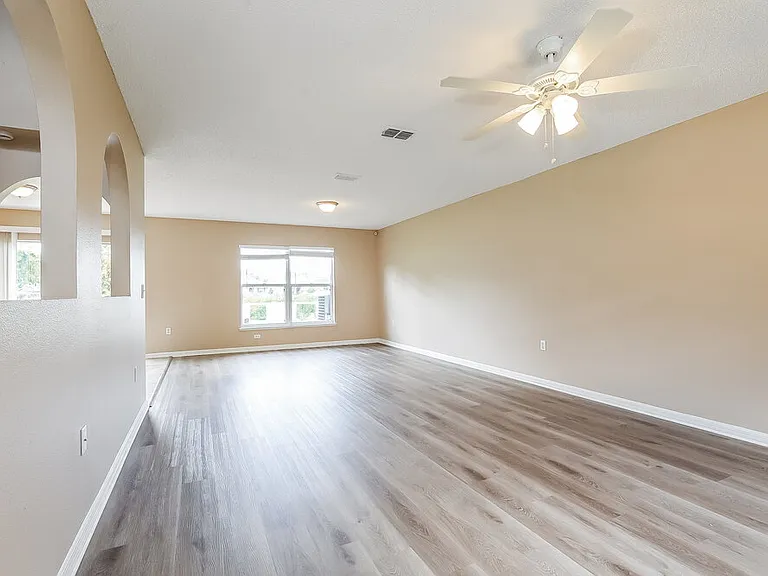 1113 Benan Ct — Photo 4