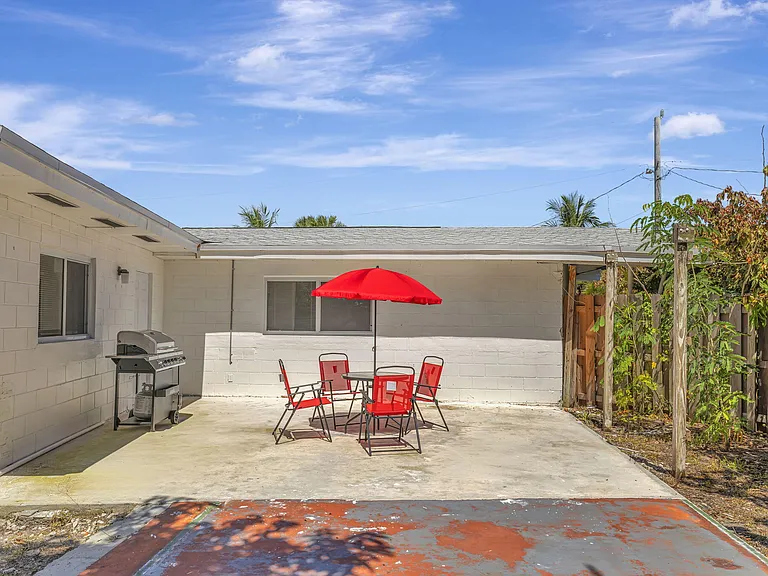 1911 Cypress Ave — Photo 23