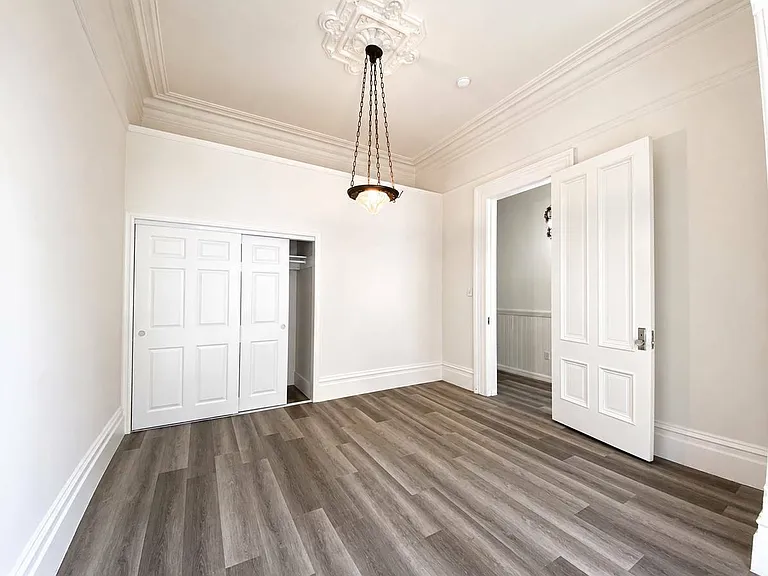 243 Waller St — Photo 2