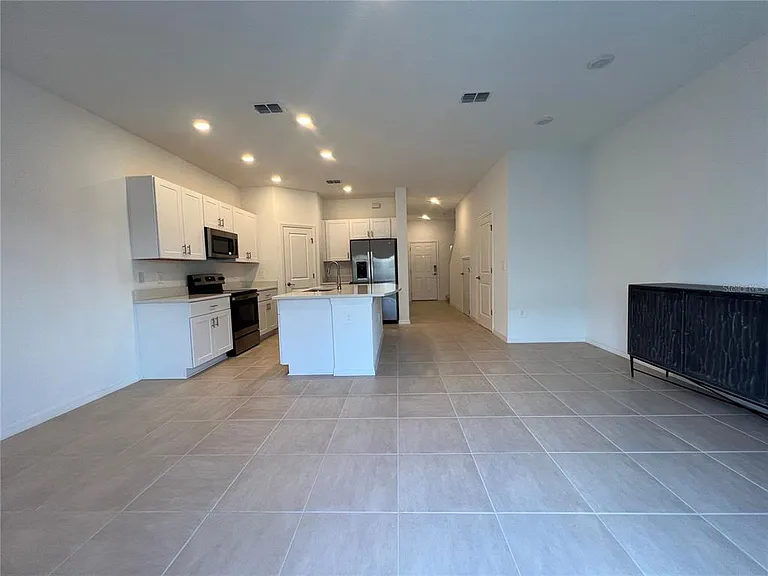 2211 Portrait St — Photo 5