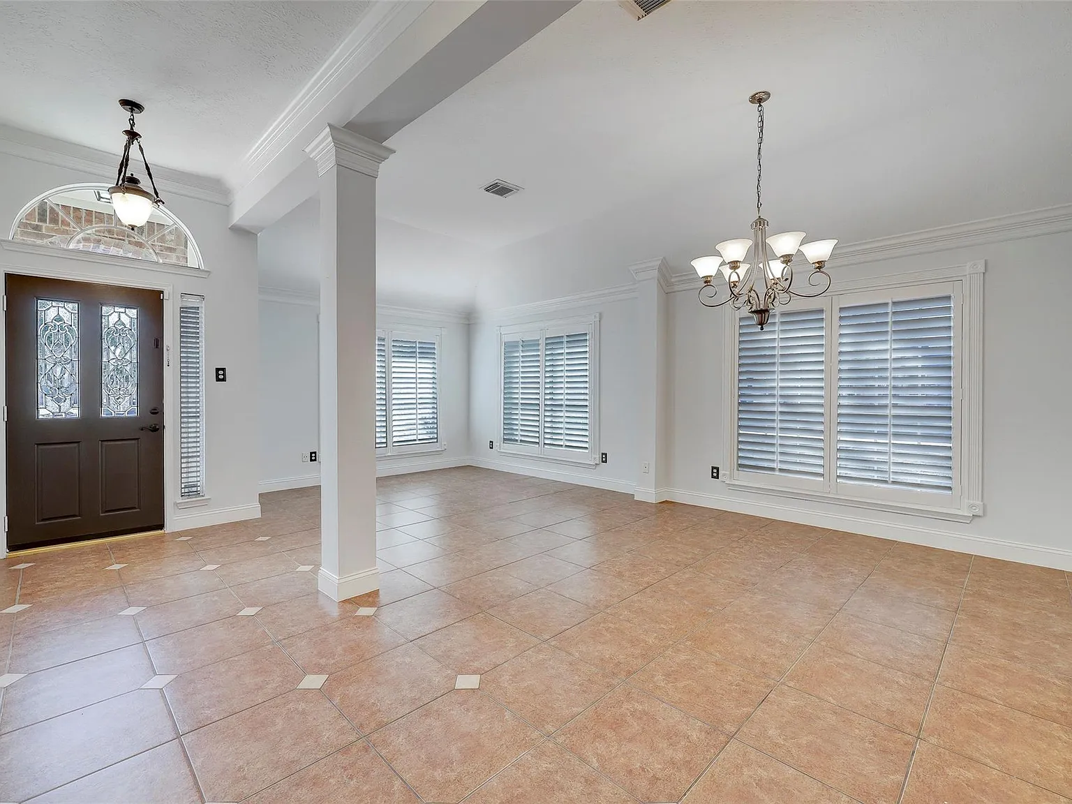 4 bed, 3.0 bath, 2350 sqft, $2,350 — Photo 4