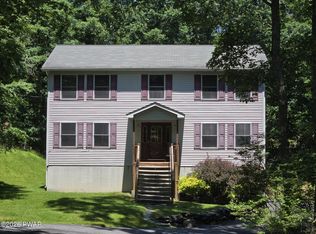 102 Bobwood Ln, Milford, PA 18337