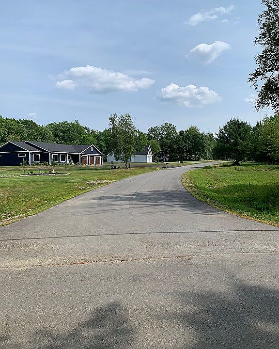 2nd image of 12 Sunrise Dr