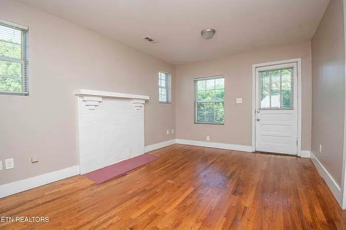 210 Dodson Ave — Photo 2
