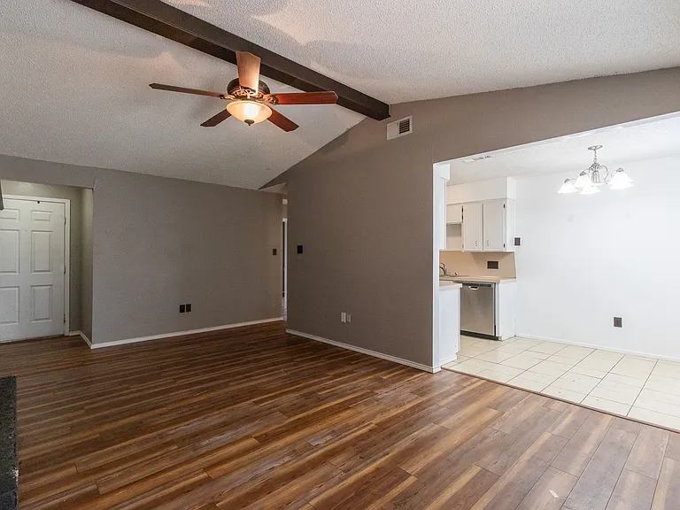 3902 Karen Dr — Photo 7