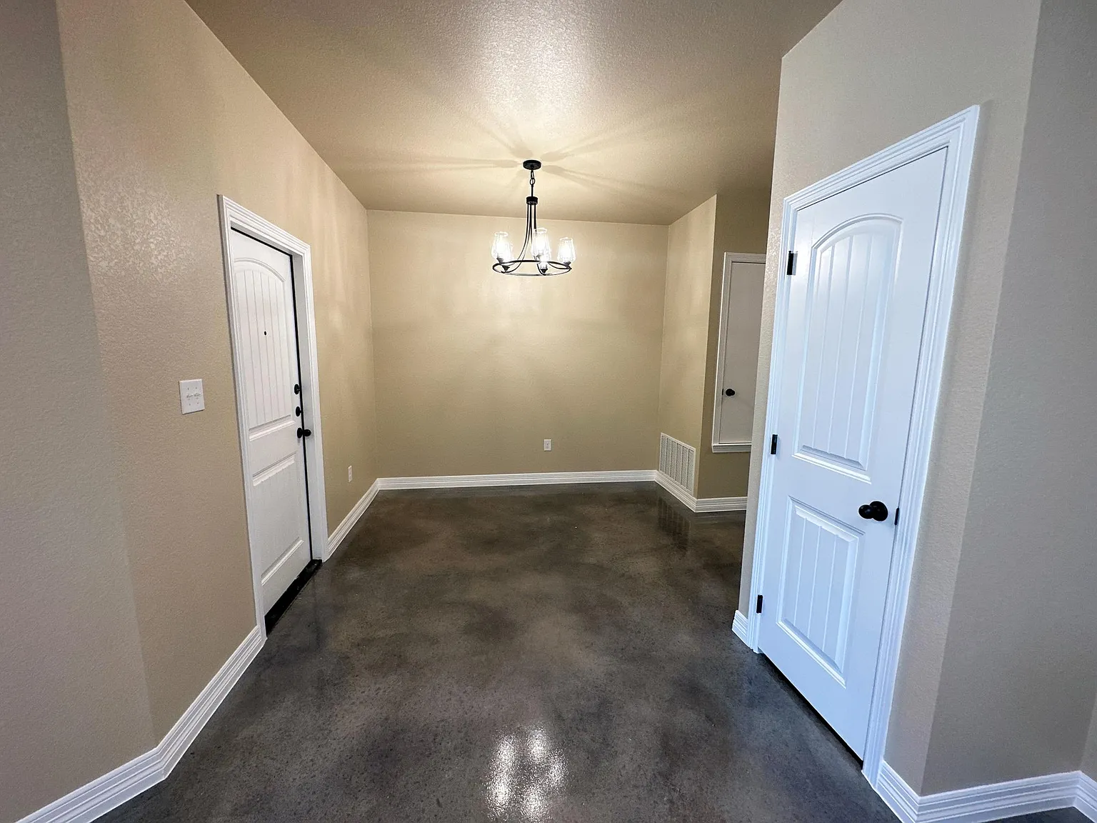 3 bed, 1332 sqft, $1,350 — Photo 4