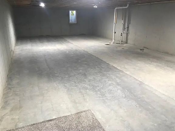 5th image of 400 E 2nd St